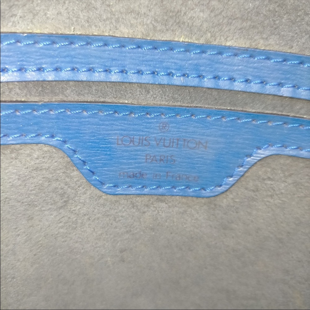 Louis Vuitton Blue Handbag - Picture 7 of 13